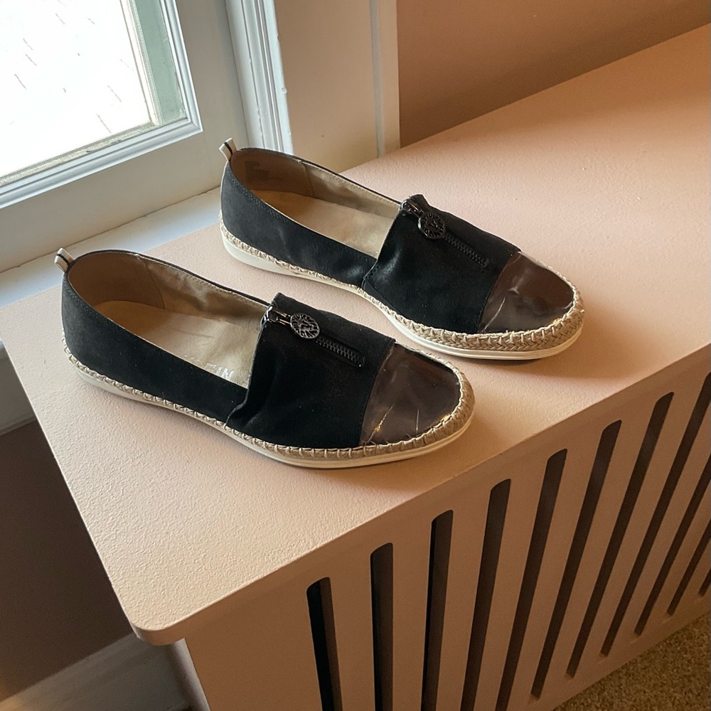 Dressy canvas shoe